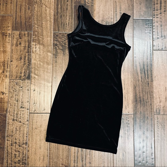 Velvet Fitted Swoop Back Mini - Picture 3 of 6